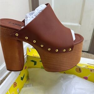 Privileged Chestnut and Gold Platform Sandals